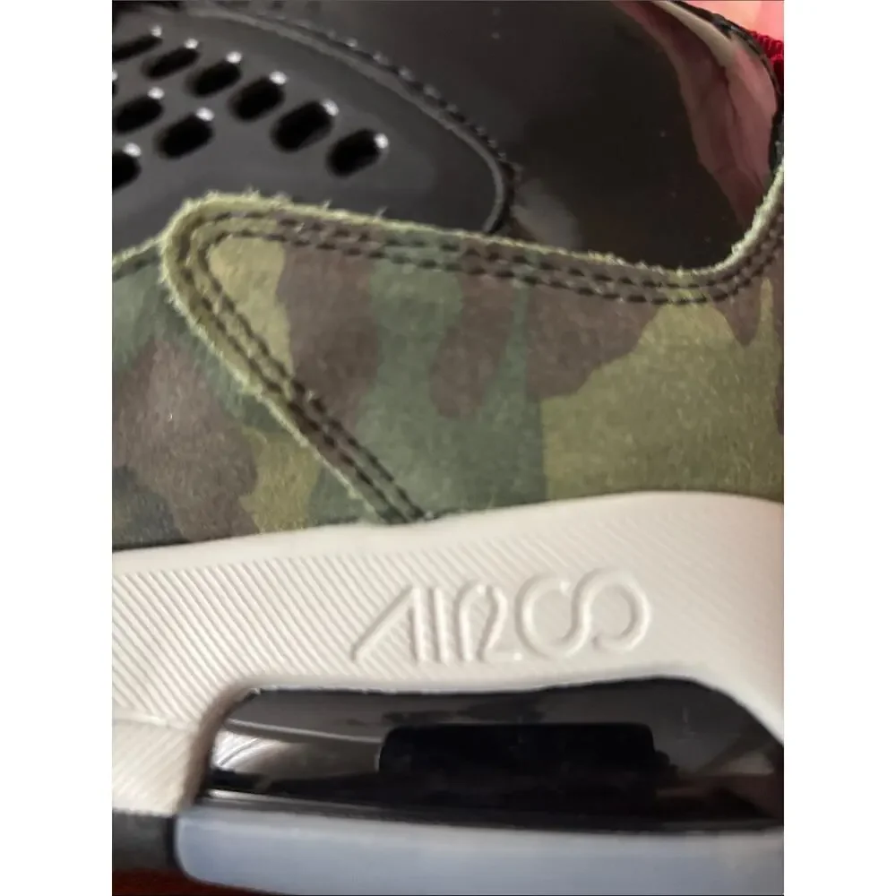 Jordan Men's Camo Maxin 200 in Multiple Sizes.